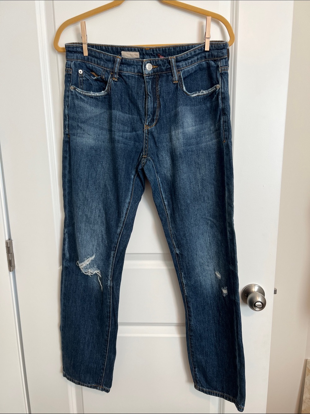 Pilcro Distressed Boyfriend Jeans Size 28 Medium Wash Straight Leg Anthropologie